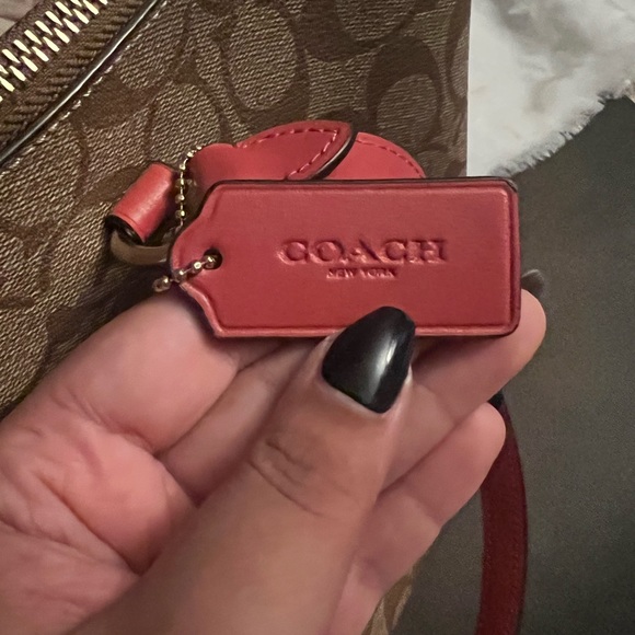 Coach Gallery Tote In Signature Canvas - Picture 5 of 8